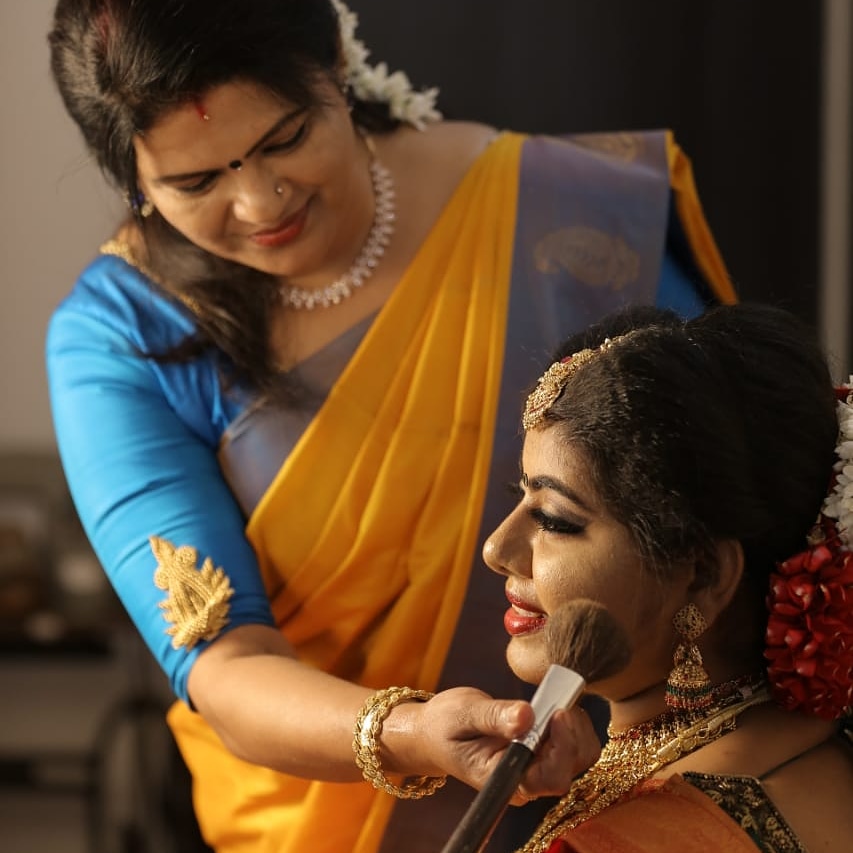 QUEENS BEAUTY PARLOUR KOHINOOR