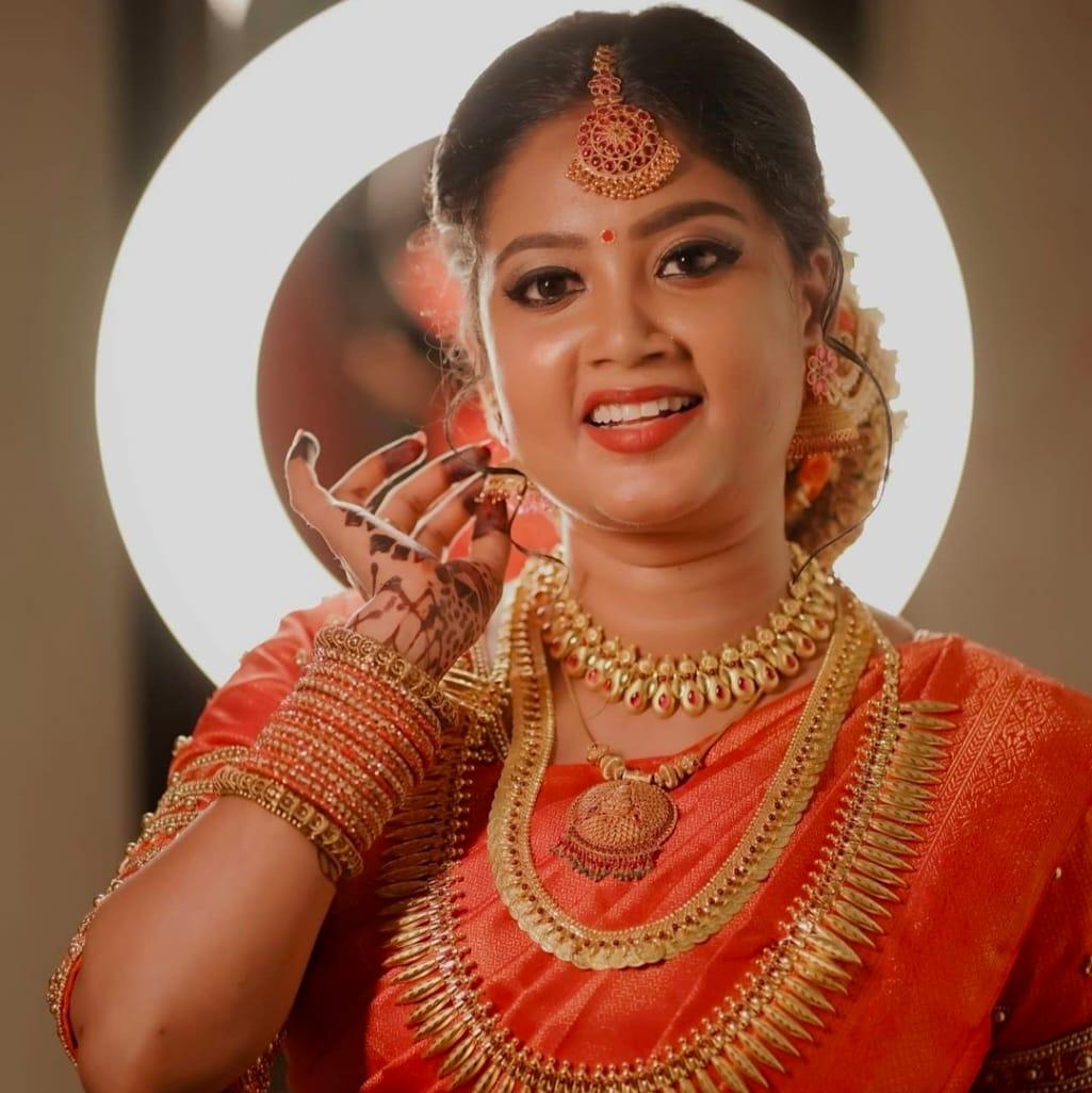 QUEENS BEAUTY PARLOUR KOHINOOR
